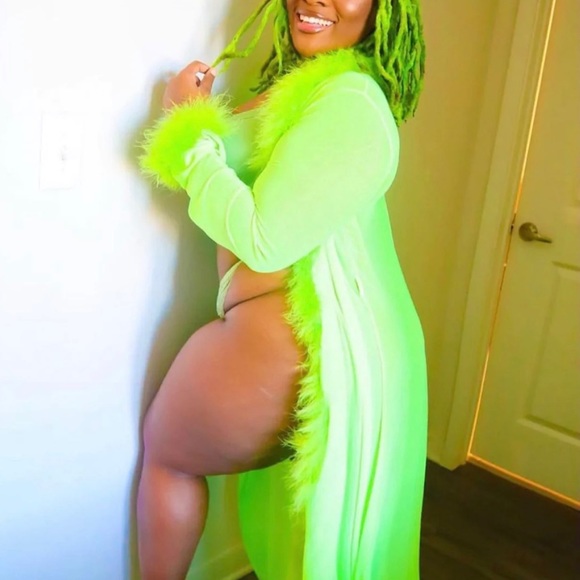 Custom Fur Robe - Picture 6 of 7